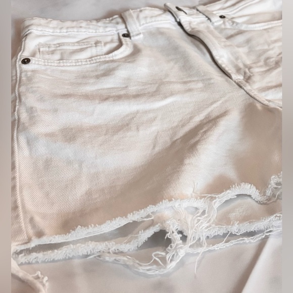 BP. High-Rise White Denim Cutoff Shorts— Size 28 - Picture 4 of 8